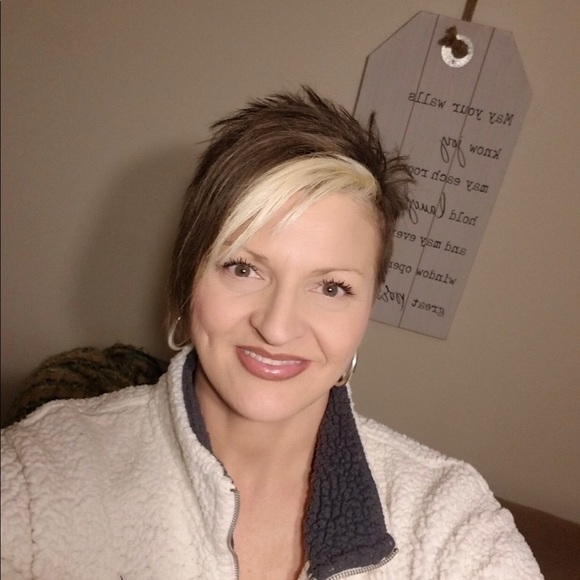 Meet your Posher, Benika - Picture 1 of 2